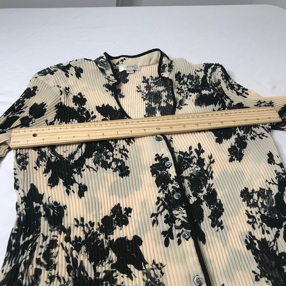 Women's Pleated Black and Beige Polyester Floral Blouse Large - Picture 4 of 12